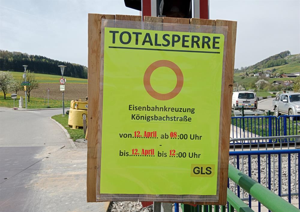 Totalsperre: Eisenbahnkreuzung Königsbachstraße